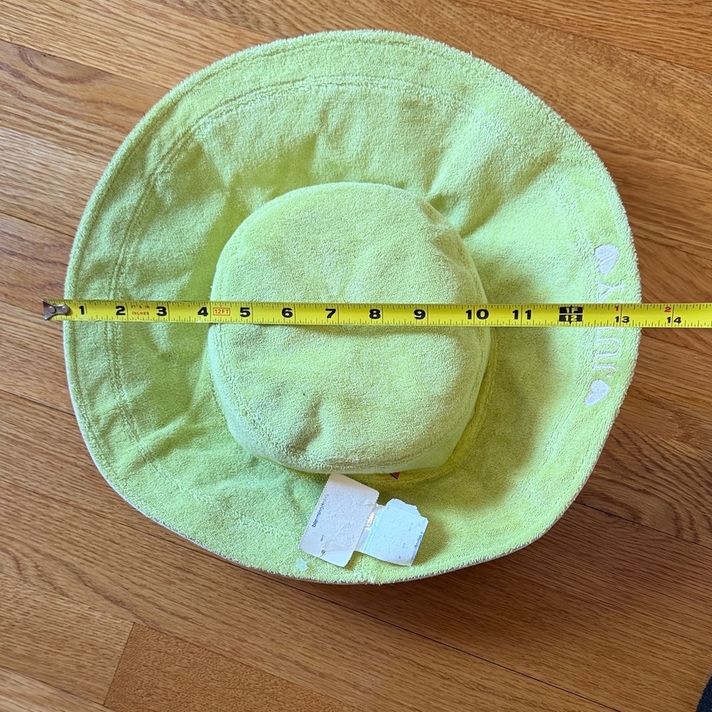 JUICY Reversible Pink/Green Hat with Pins - Picture 5 of 5